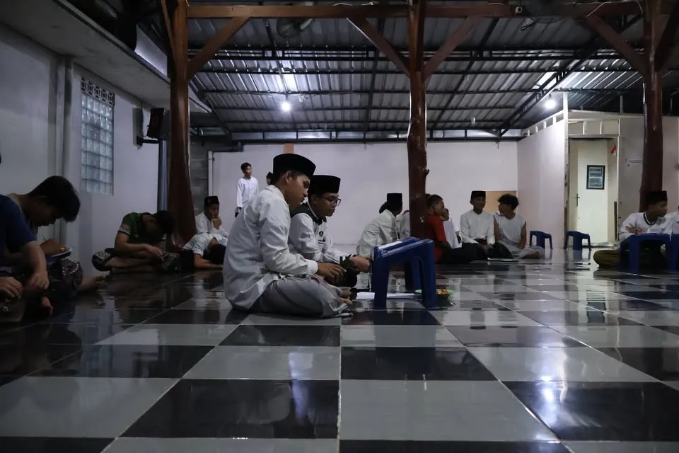 Adu Argumen Santri, Semarak Kemerdekaan Lewat Lomba Debat