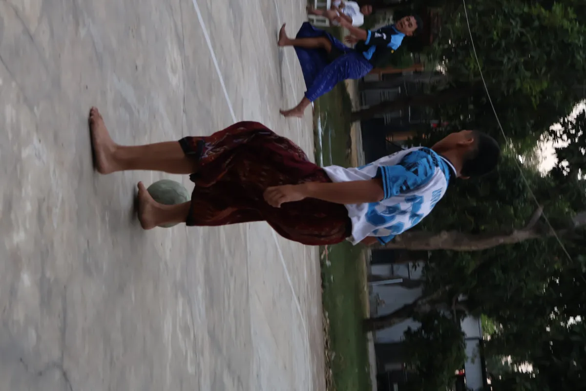 Sarung Boleh Melorot, Semangat Jangan! Futsal Santri Bikin Lapangan Memanas