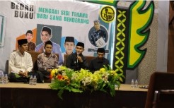 Bedah Buku Karya Alumni, Organisasi Wisma SMK Plus Khoiriyah Hasyim Tebuireng Perkuat Literasi dan Bekal Moral Santri