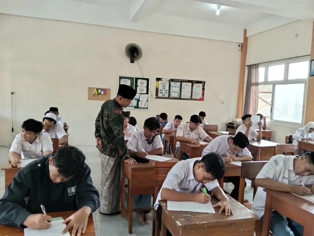 Ujian Diniyah Kelas XII SMK Plus Khoiriyah Hasyim Tebuireng