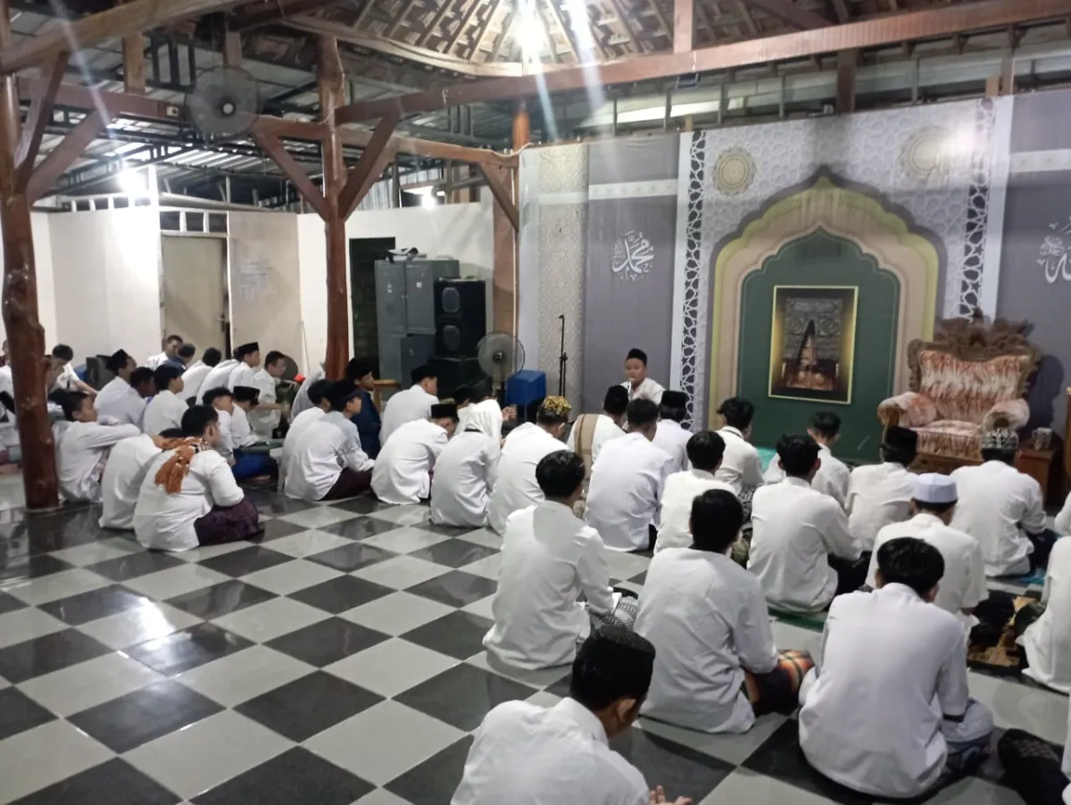 Santri SMKKHAS Sambut Ramadhan dengan Tradisi Nyadran
