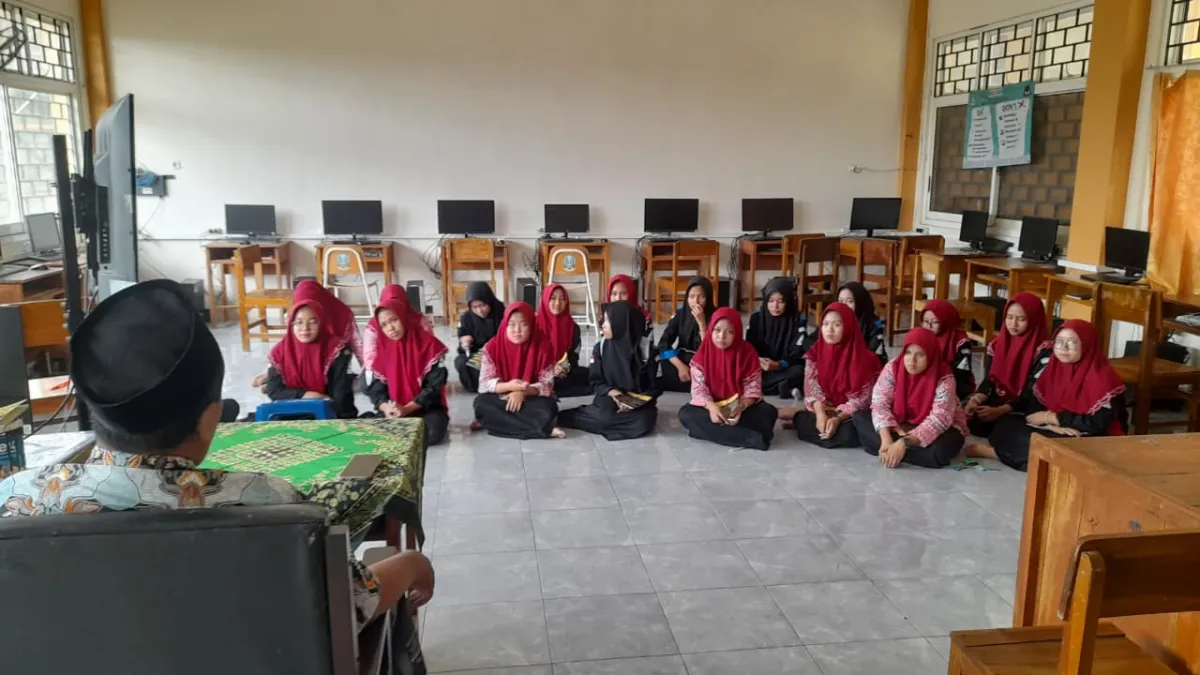 Pengajian Kitab Arbain Nawawi selama Ramadhan di SMK Plus Khoiriyah Hasyim